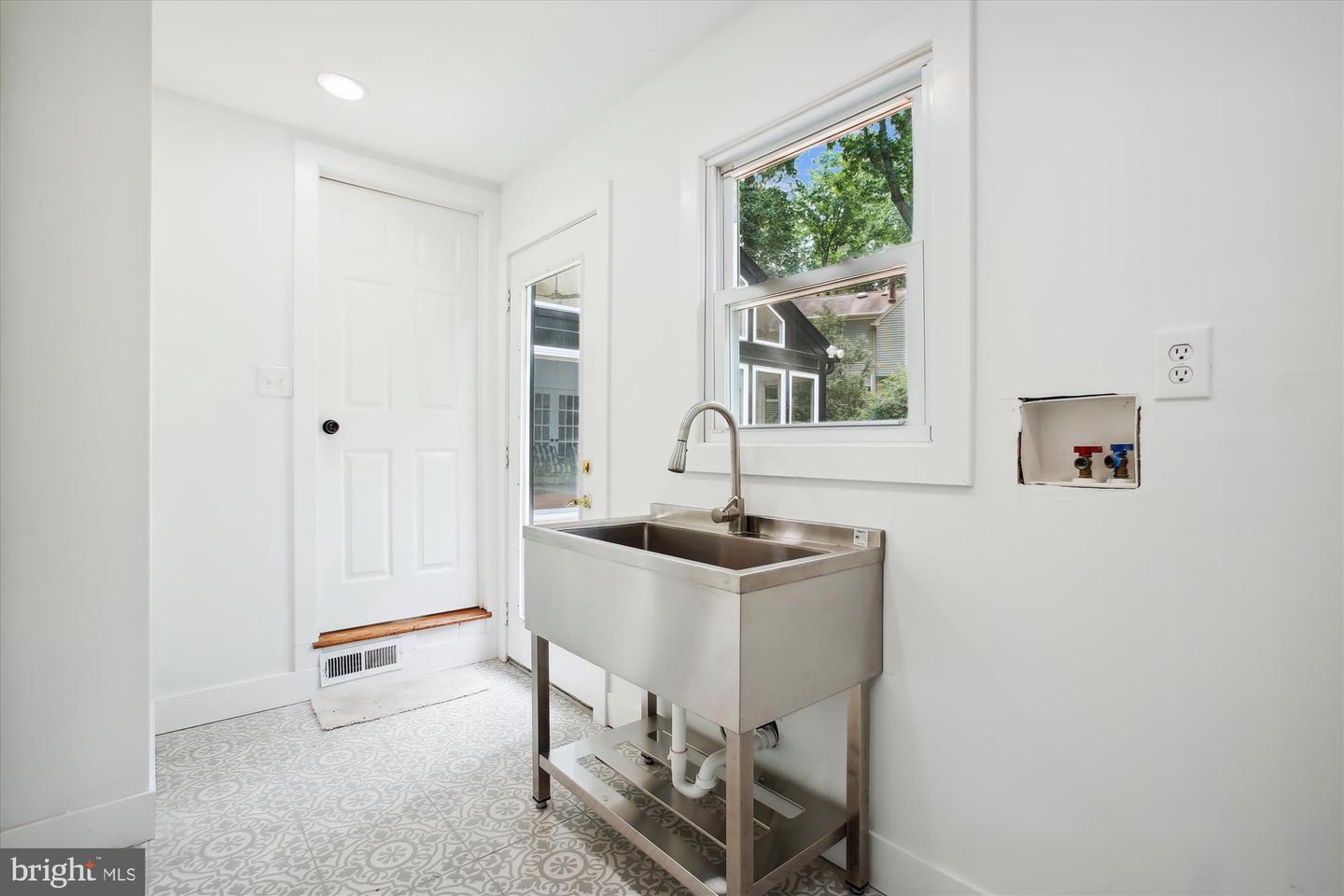 2000 HOMER TER, RESTON, Virginia 20191, 6 Bedrooms Bedrooms, ,5 BathroomsBathrooms,Residential,For sale,2000 HOMER TER,VAFX2287032 MLS # VAFX2287032