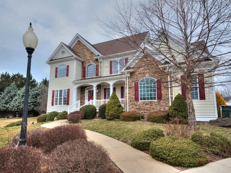 5 ALBA CIR, WAYNESBORO, Virginia 22980, 4 Bedrooms Bedrooms, ,2 BathroomsBathrooms,Residential,5 ALBA CIR,673937 MLS # 673937