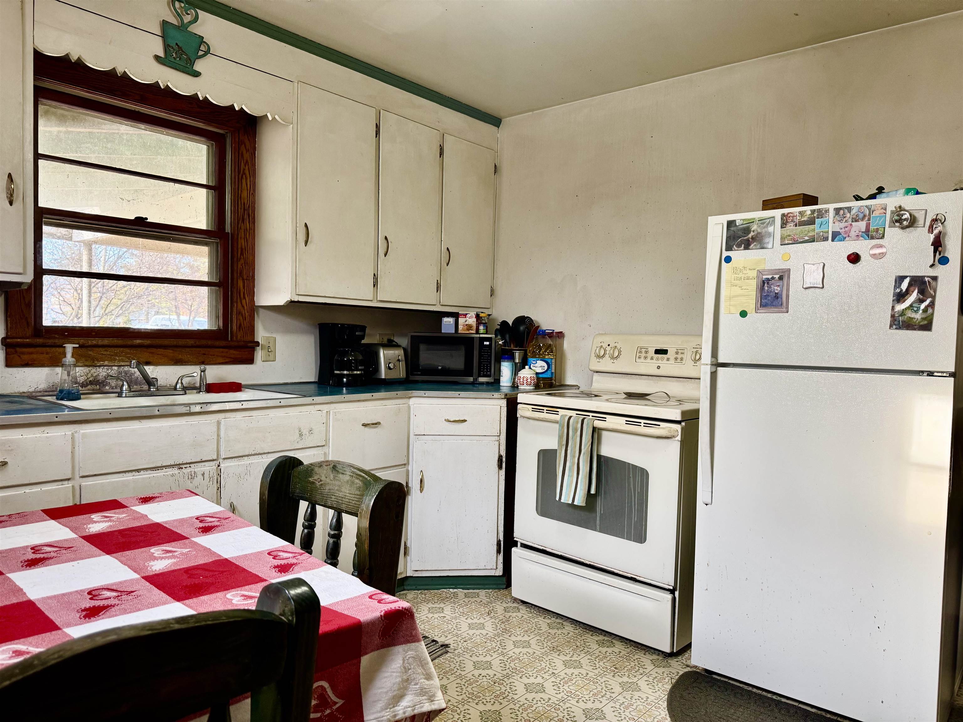 206 E BANK ST, BRIDGEWATER, Virginia 22812, 2 Bedrooms Bedrooms, ,1 BathroomBathrooms,Residential,206 E BANK ST,673938 MLS # 673938