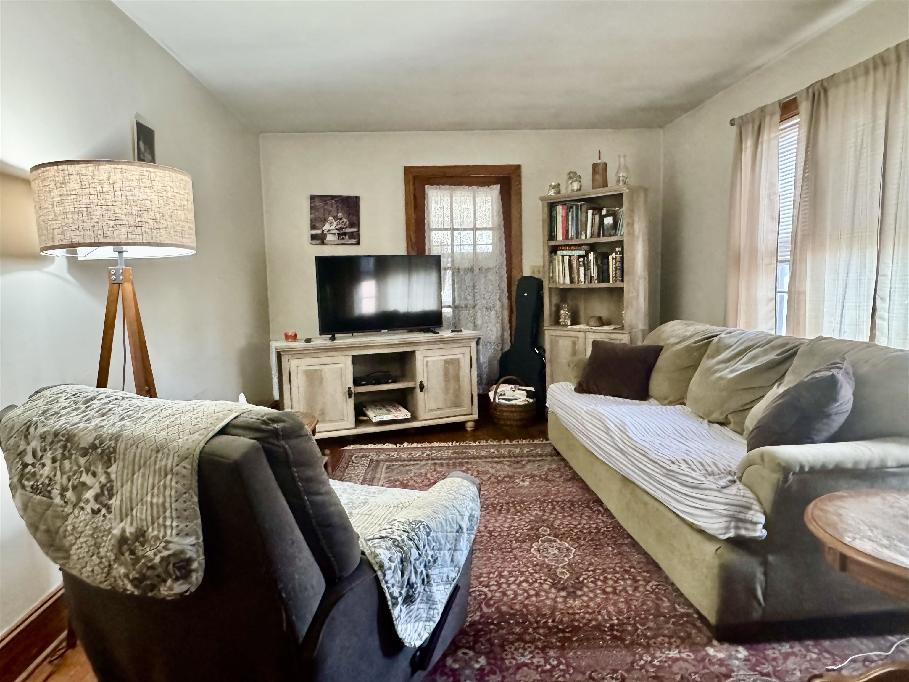 206 E BANK ST, BRIDGEWATER, Virginia 22812, 2 Bedrooms Bedrooms, ,1 BathroomBathrooms,Residential,206 E BANK ST,673938 MLS # 673938