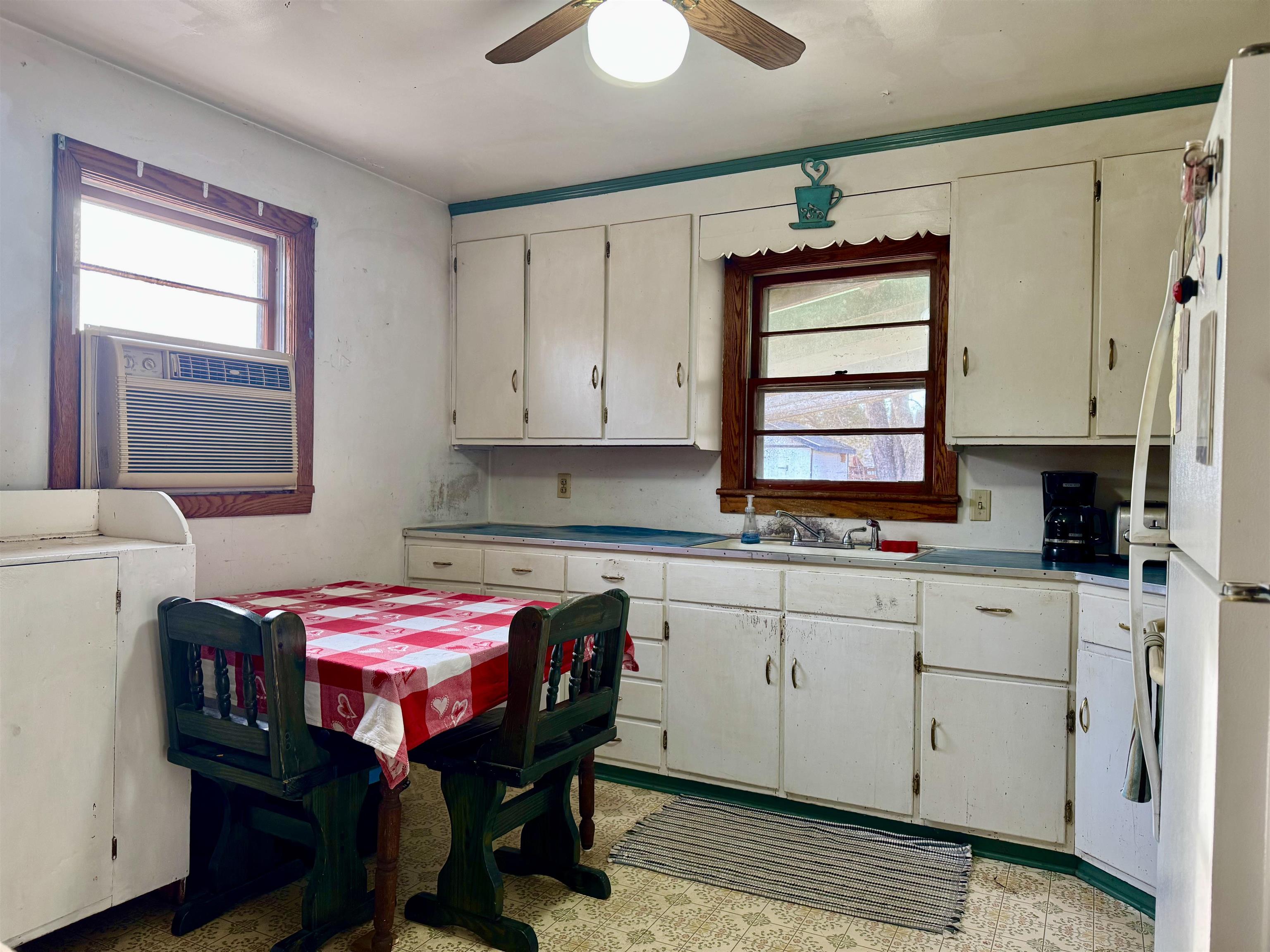 206 E BANK ST, BRIDGEWATER, Virginia 22812, 2 Bedrooms Bedrooms, ,1 BathroomBathrooms,Residential,206 E BANK ST,673938 MLS # 673938