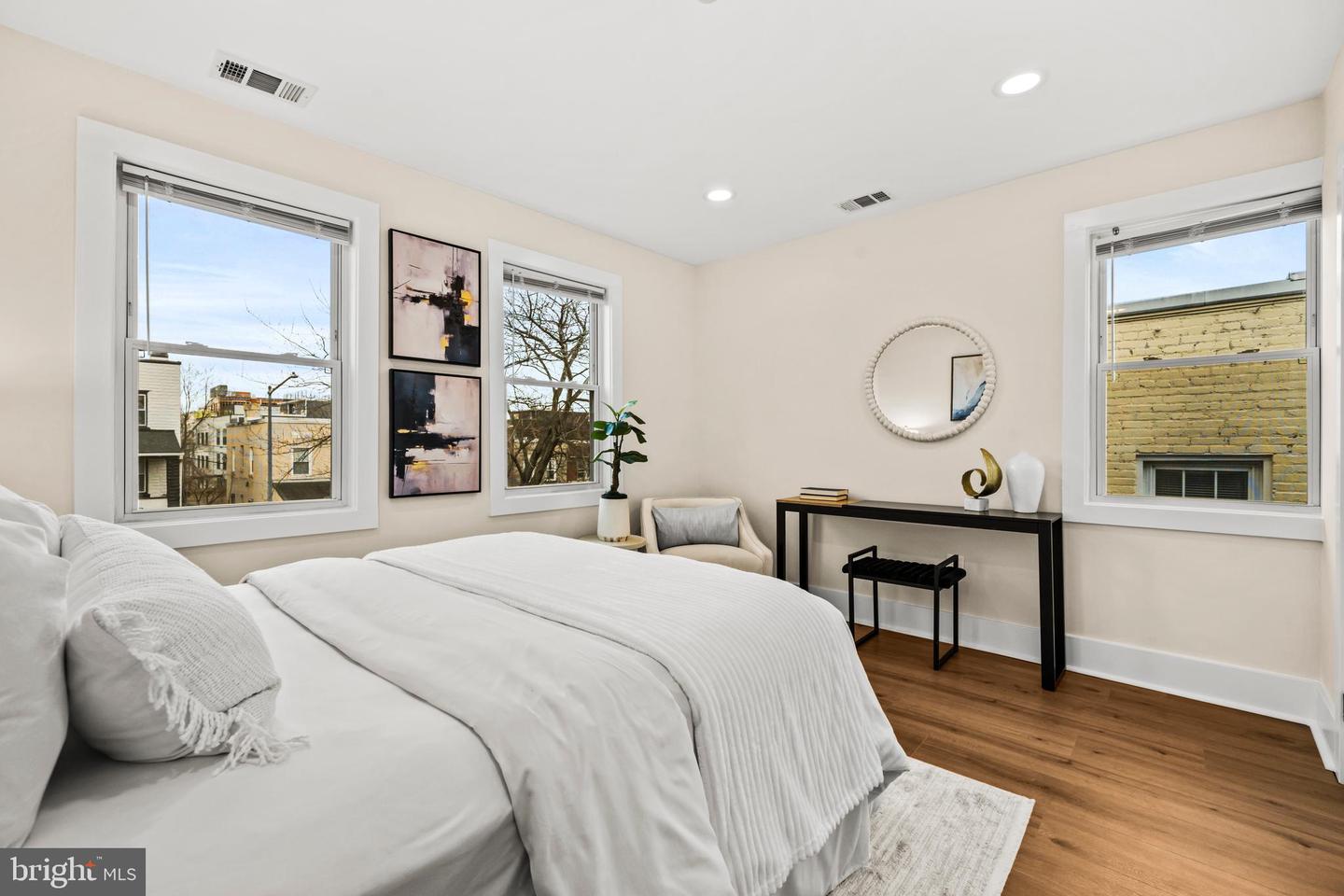 1742 L ST NE, WASHINGTON, District Of Columbia 20002, 2 Bedrooms Bedrooms, ,1 BathroomBathrooms,Residential,For sale,1742 L ST NE,DCDC2243140 MLS # DCDC2243140