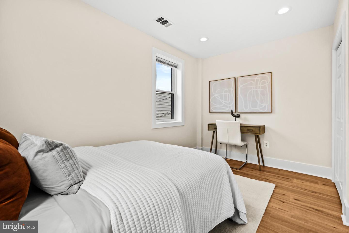 1742 L ST NE, WASHINGTON, District Of Columbia 20002, 2 Bedrooms Bedrooms, ,1 BathroomBathrooms,Residential,For sale,1742 L ST NE,DCDC2243140 MLS # DCDC2243140