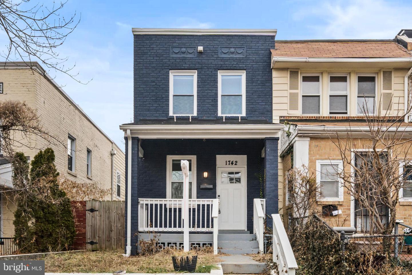 1742 L ST NE, WASHINGTON, District Of Columbia 20002, 2 Bedrooms Bedrooms, ,1 BathroomBathrooms,Residential,For sale,1742 L ST NE,DCDC2243140 MLS # DCDC2243140