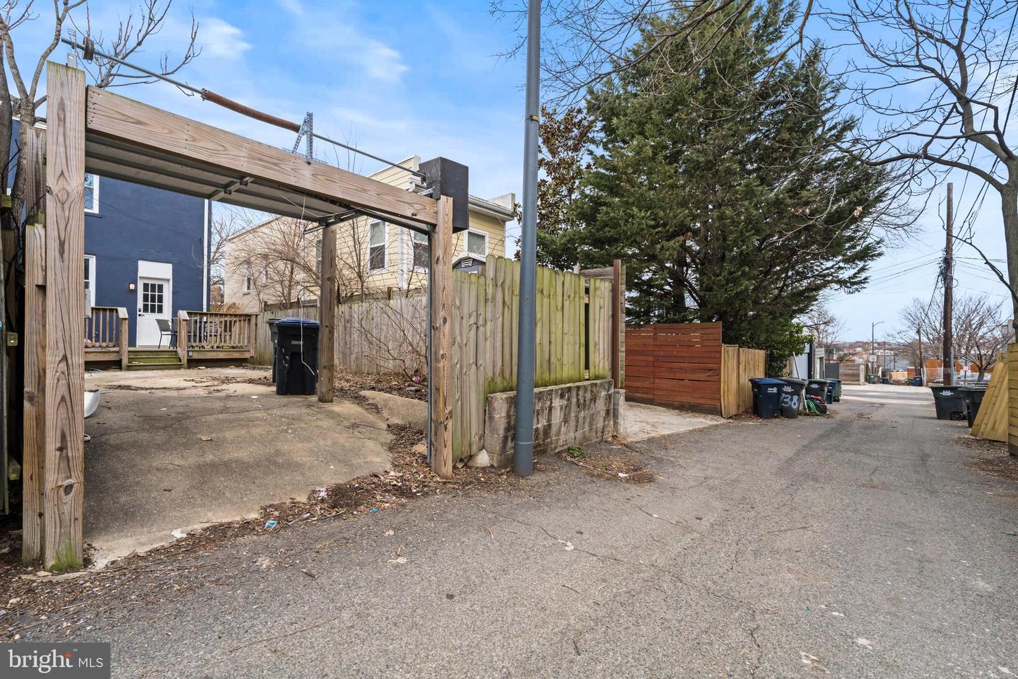 1742 L ST NE, WASHINGTON, District Of Columbia 20002, 2 Bedrooms Bedrooms, ,1 BathroomBathrooms,Residential,For sale,1742 L ST NE,DCDC2243140 MLS # DCDC2243140