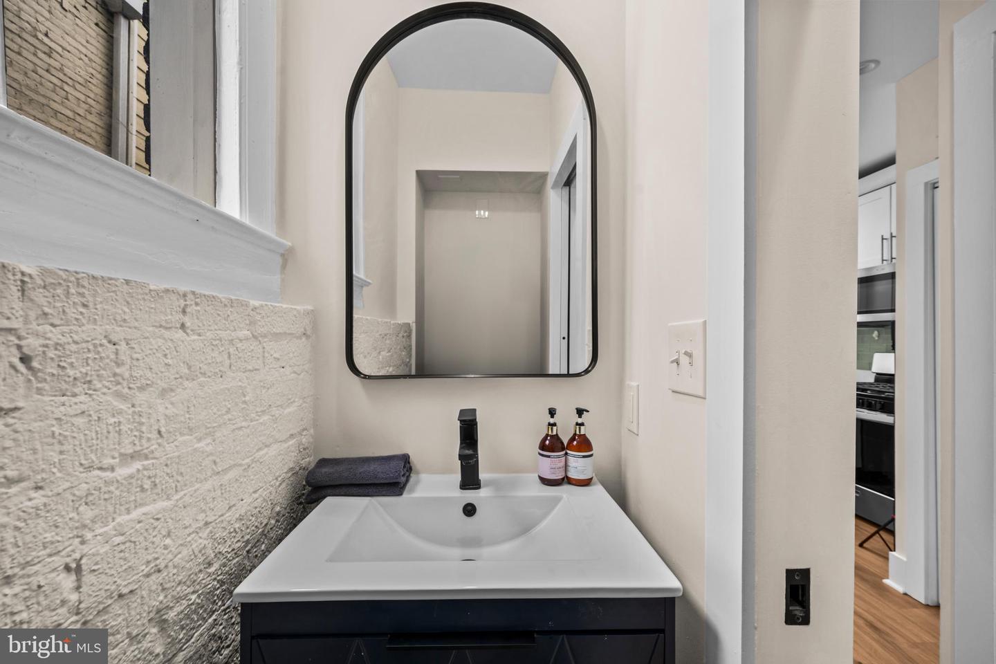 1742 L ST NE, WASHINGTON, District Of Columbia 20002, 2 Bedrooms Bedrooms, ,1 BathroomBathrooms,Residential,For sale,1742 L ST NE,DCDC2243140 MLS # DCDC2243140