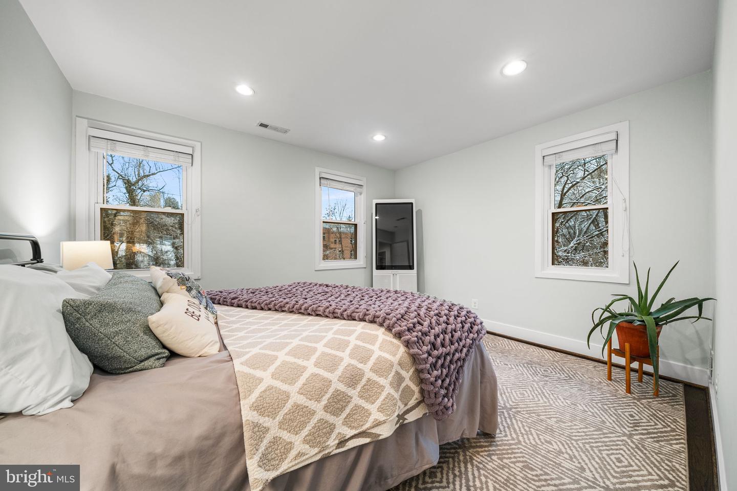 1433 FORT STEVENS DR NW, WASHINGTON, District Of Columbia 20011, 4 Bedrooms Bedrooms, ,3 BathroomsBathrooms,Residential,For sale,1433 FORT STEVENS DR NW,DCDC2243150 MLS # DCDC2243150