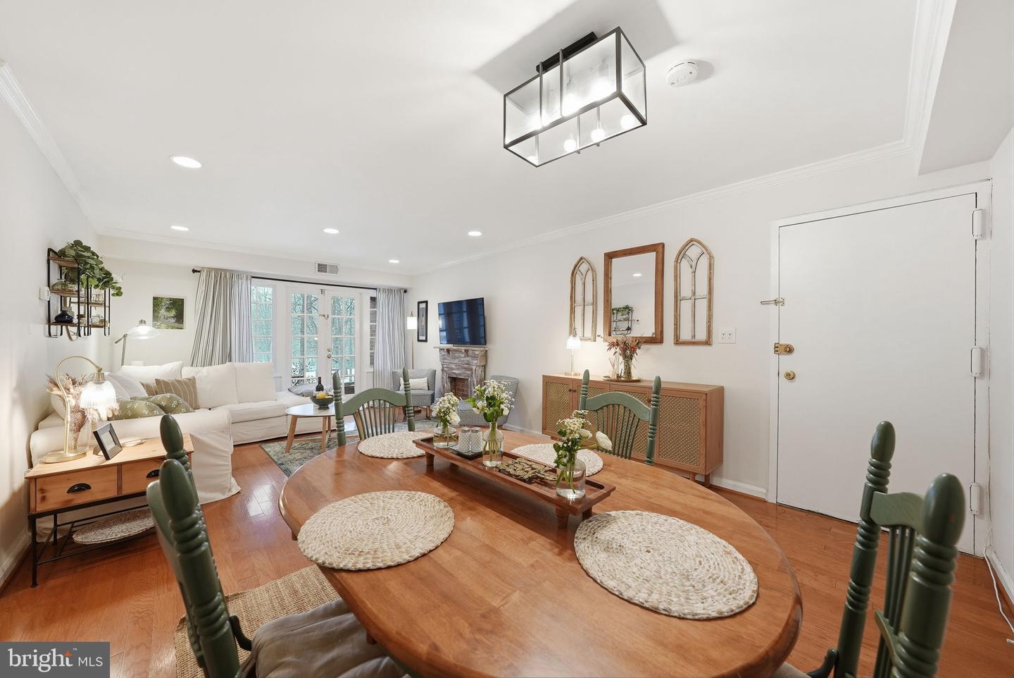 8231-K KINGS CHARTER LN #108, SPRINGFIELD, Virginia 22152, 3 Bedrooms Bedrooms, ,2 BathroomsBathrooms,Residential,For sale,8231-K KINGS CHARTER LN #108,VAFX2287614 MLS # VAFX2287614