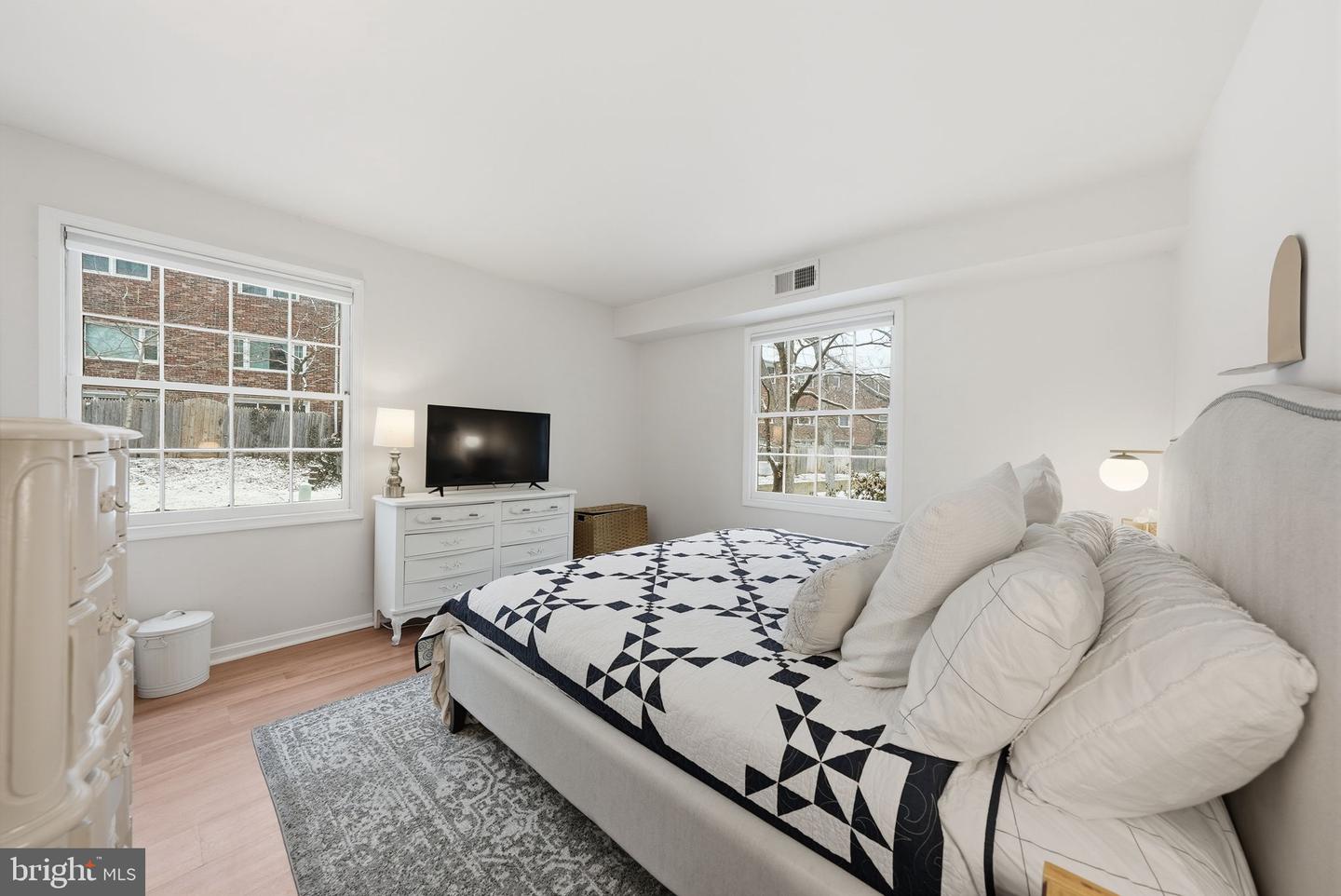 8231-K KINGS CHARTER LN #108, SPRINGFIELD, Virginia 22152, 3 Bedrooms Bedrooms, ,2 BathroomsBathrooms,Residential,For sale,8231-K KINGS CHARTER LN #108,VAFX2287614 MLS # VAFX2287614