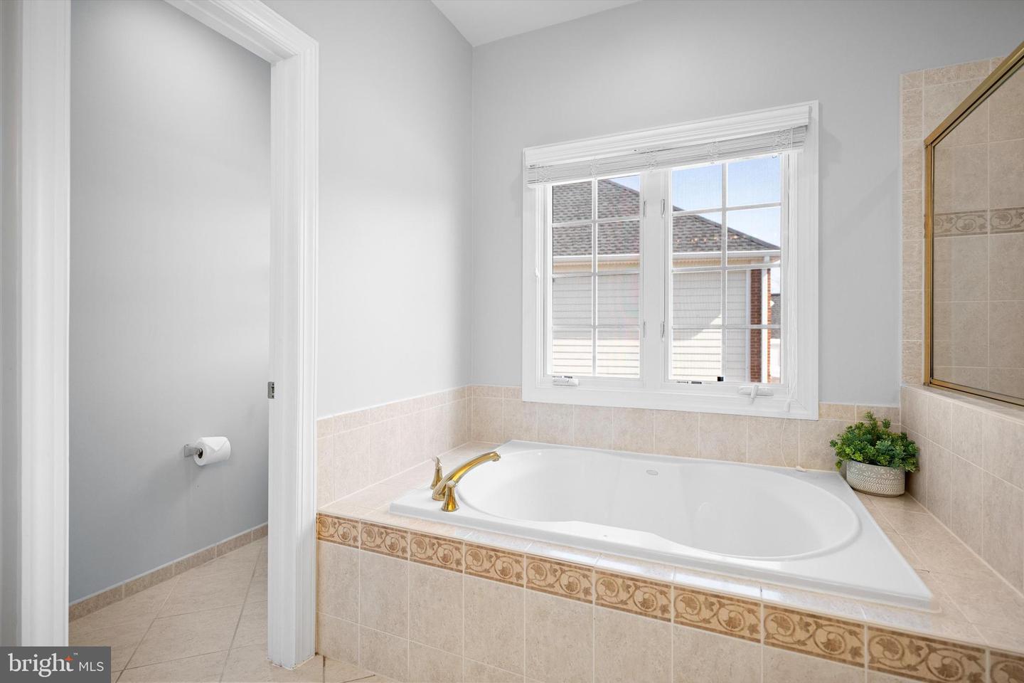 12090 GREATBRIDGE RD, WOODBRIDGE, Virginia 22192, 6 Bedrooms Bedrooms, ,4 BathroomsBathrooms,Residential,For sale,12090 GREATBRIDGE RD,VAPW2111372 MLS # VAPW2111372