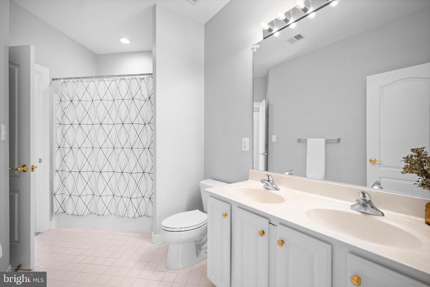 12090 GREATBRIDGE RD, WOODBRIDGE, Virginia 22192, 6 Bedrooms Bedrooms, ,4 BathroomsBathrooms,Residential,For sale,12090 GREATBRIDGE RD,VAPW2111372 MLS # VAPW2111372