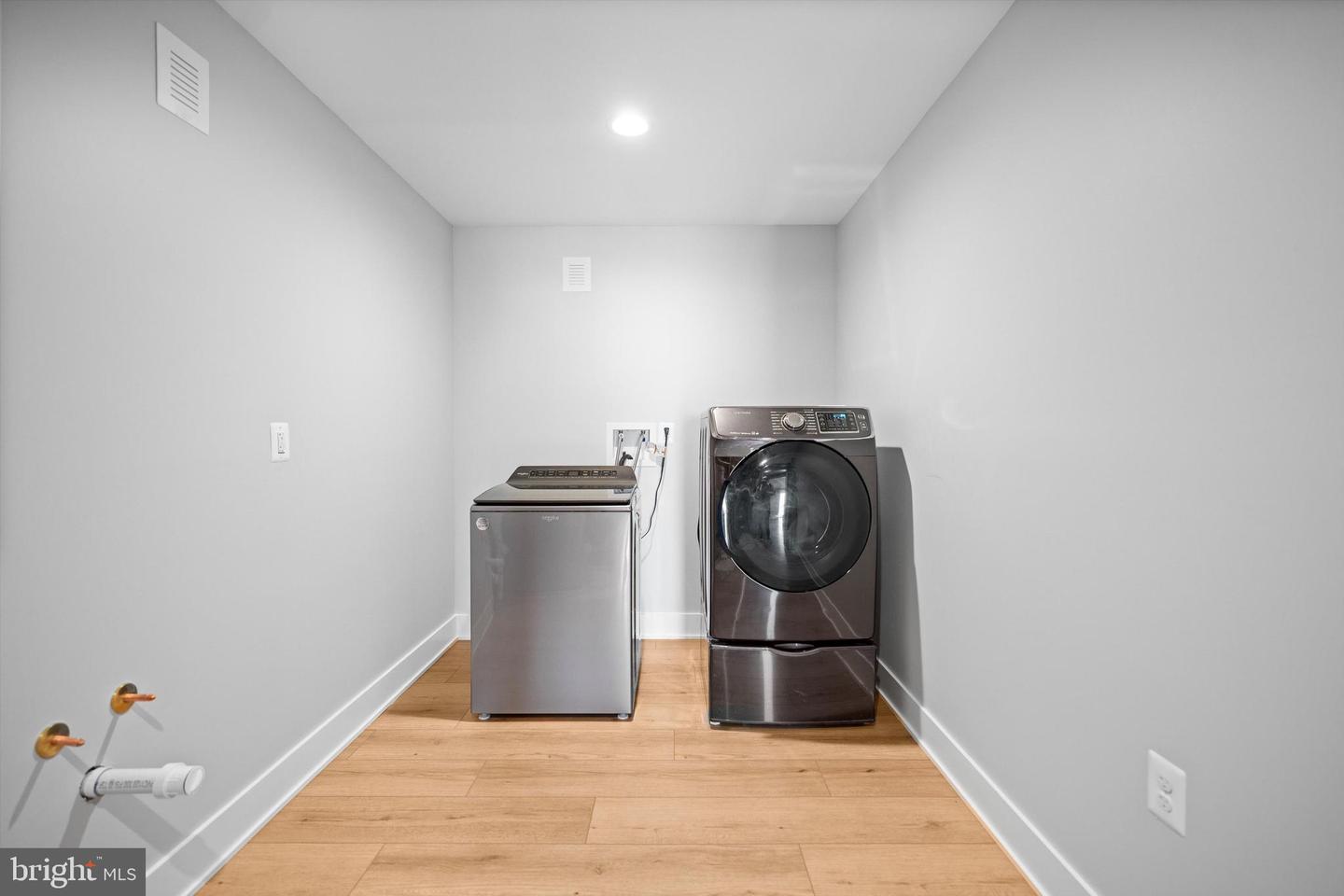 12090 GREATBRIDGE RD, WOODBRIDGE, Virginia 22192, 6 Bedrooms Bedrooms, ,4 BathroomsBathrooms,Residential,For sale,12090 GREATBRIDGE RD,VAPW2111372 MLS # VAPW2111372