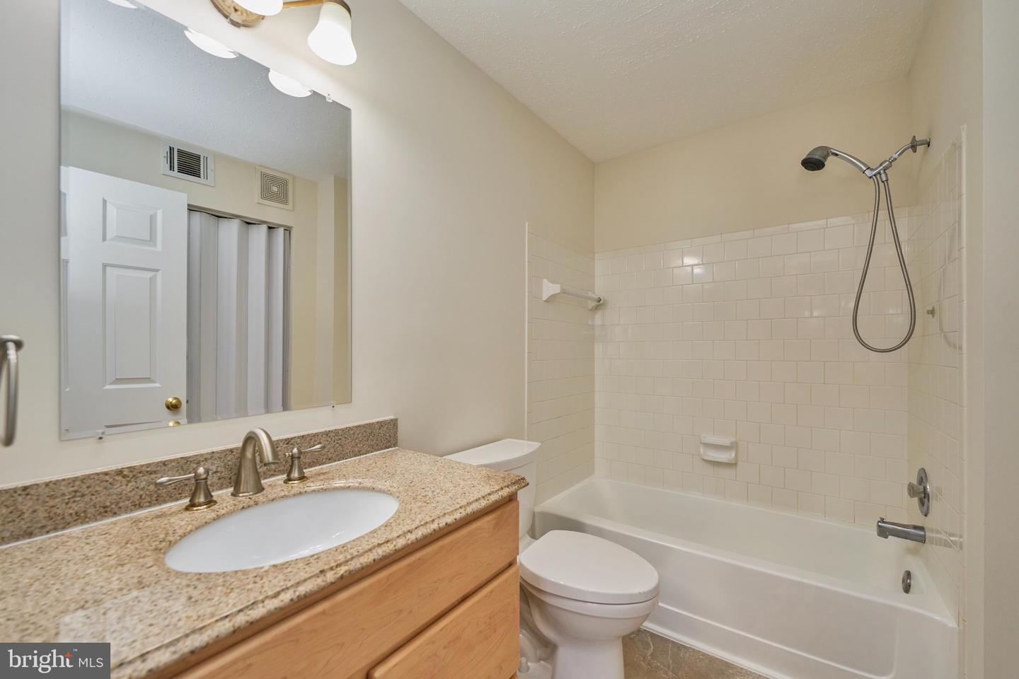 129 FORT EVANS RD SE #C, LEESBURG, Virginia 20175, 2 Bedrooms Bedrooms, ,2 BathroomsBathrooms,Residential,For sale,129 FORT EVANS RD SE #C,VALO2114838 MLS # VALO2114838