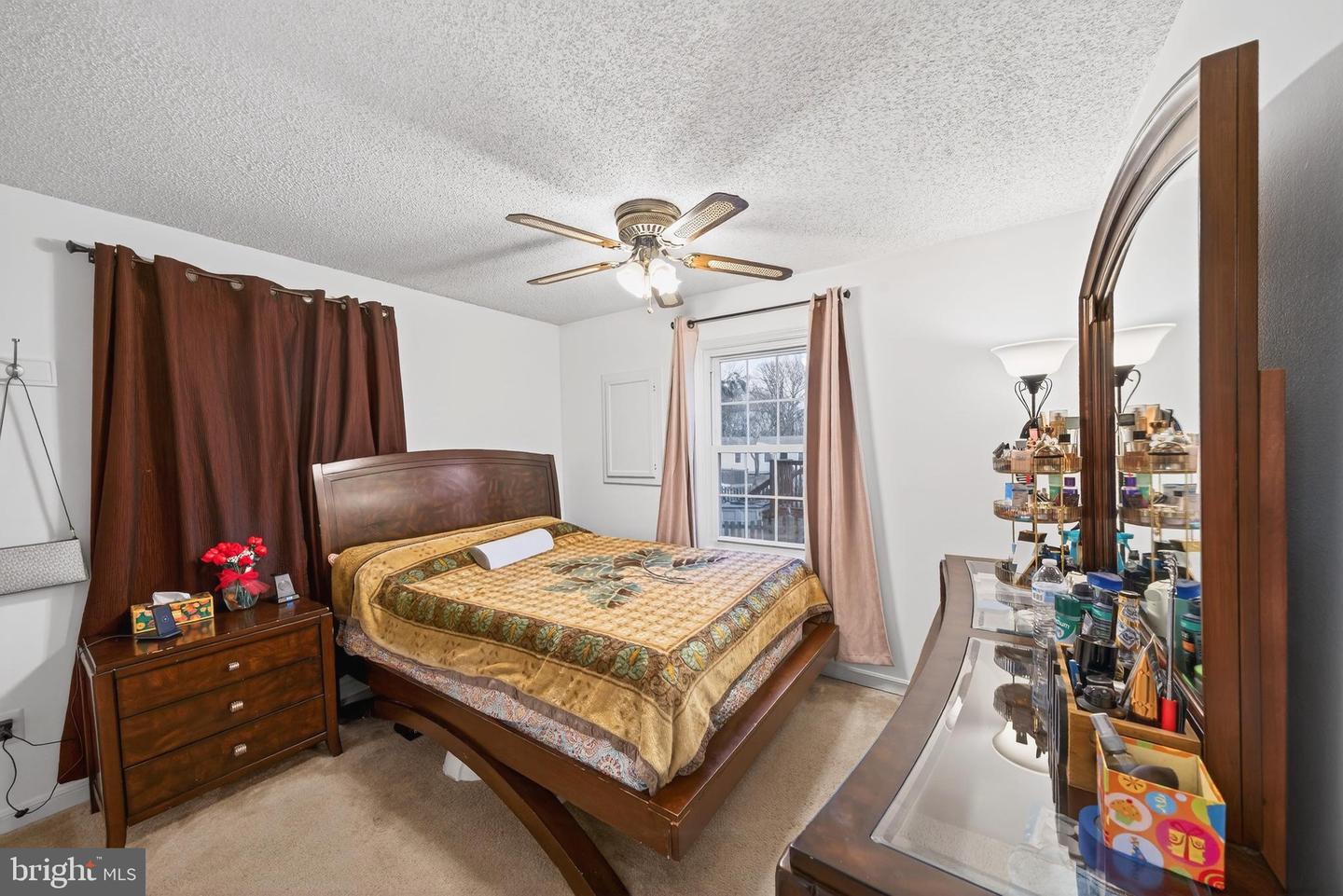 115 OAK VIEW DR SE, LEESBURG, Virginia 20175, 3 Bedrooms Bedrooms, ,2 BathroomsBathrooms,Residential,For sale,115 OAK VIEW DR SE,VALO2114874 MLS # VALO2114874