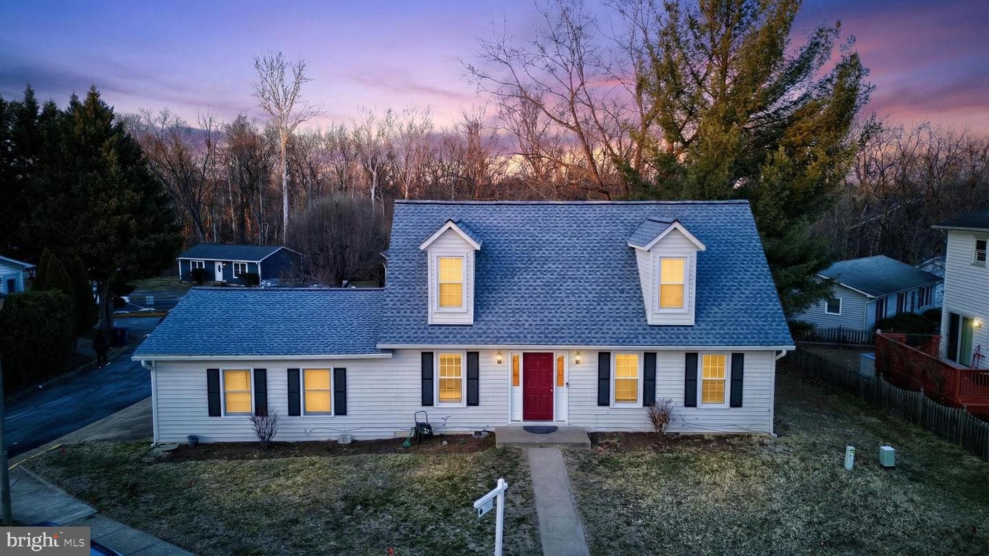 115 OAK VIEW DR SE, LEESBURG, Virginia 20175, 3 Bedrooms Bedrooms, ,2 BathroomsBathrooms,Residential,For sale,115 OAK VIEW DR SE,VALO2114874 MLS # VALO2114874