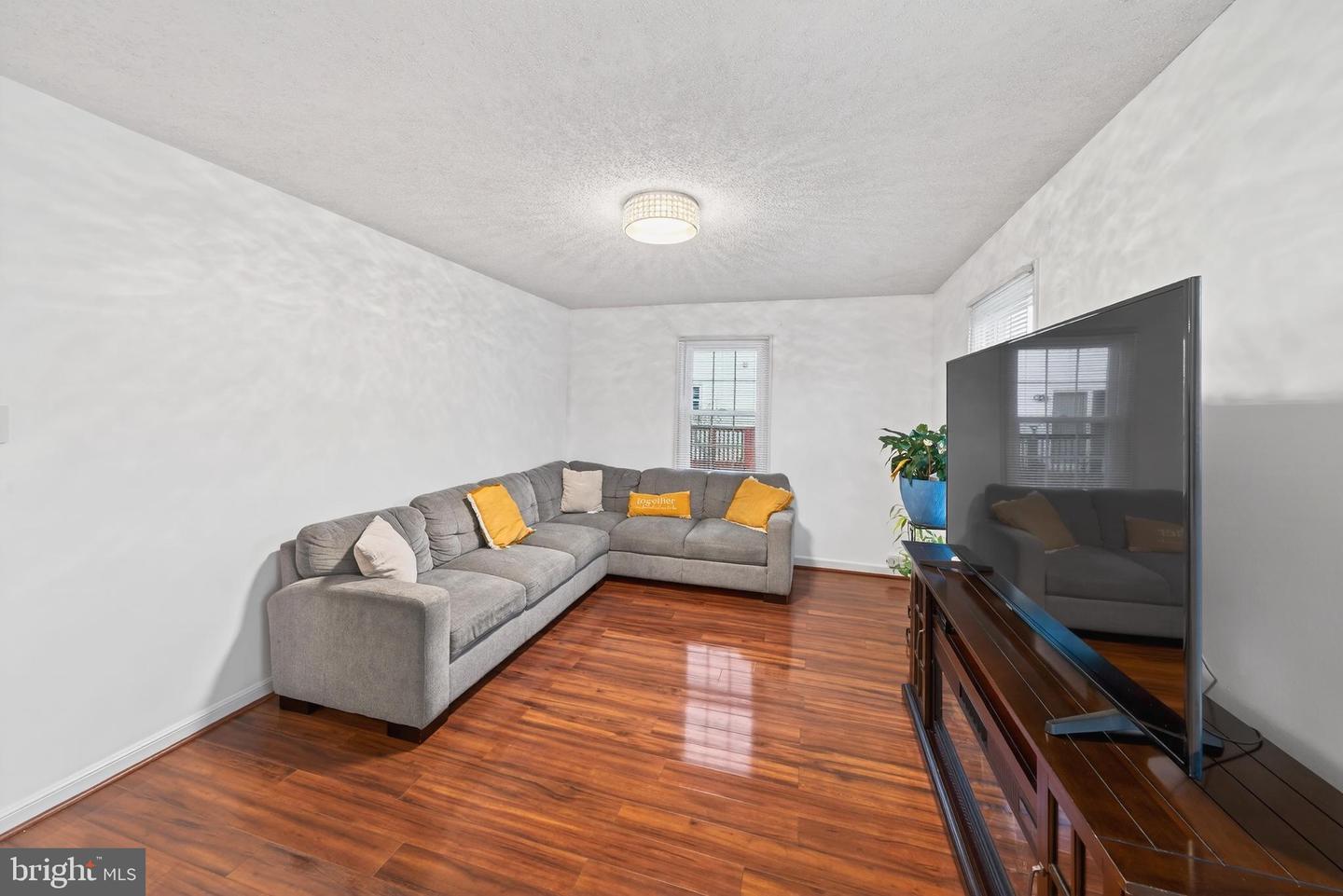 115 OAK VIEW DR SE, LEESBURG, Virginia 20175, 3 Bedrooms Bedrooms, ,2 BathroomsBathrooms,Residential,For sale,115 OAK VIEW DR SE,VALO2114874 MLS # VALO2114874