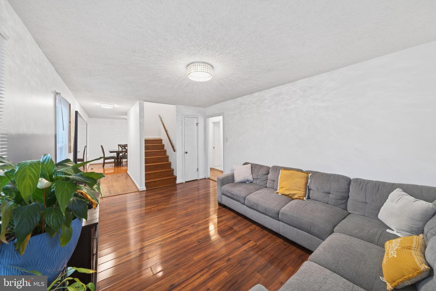 115 OAK VIEW DR SE, LEESBURG, Virginia 20175, 3 Bedrooms Bedrooms, ,2 BathroomsBathrooms,Residential,For sale,115 OAK VIEW DR SE,VALO2114874 MLS # VALO2114874