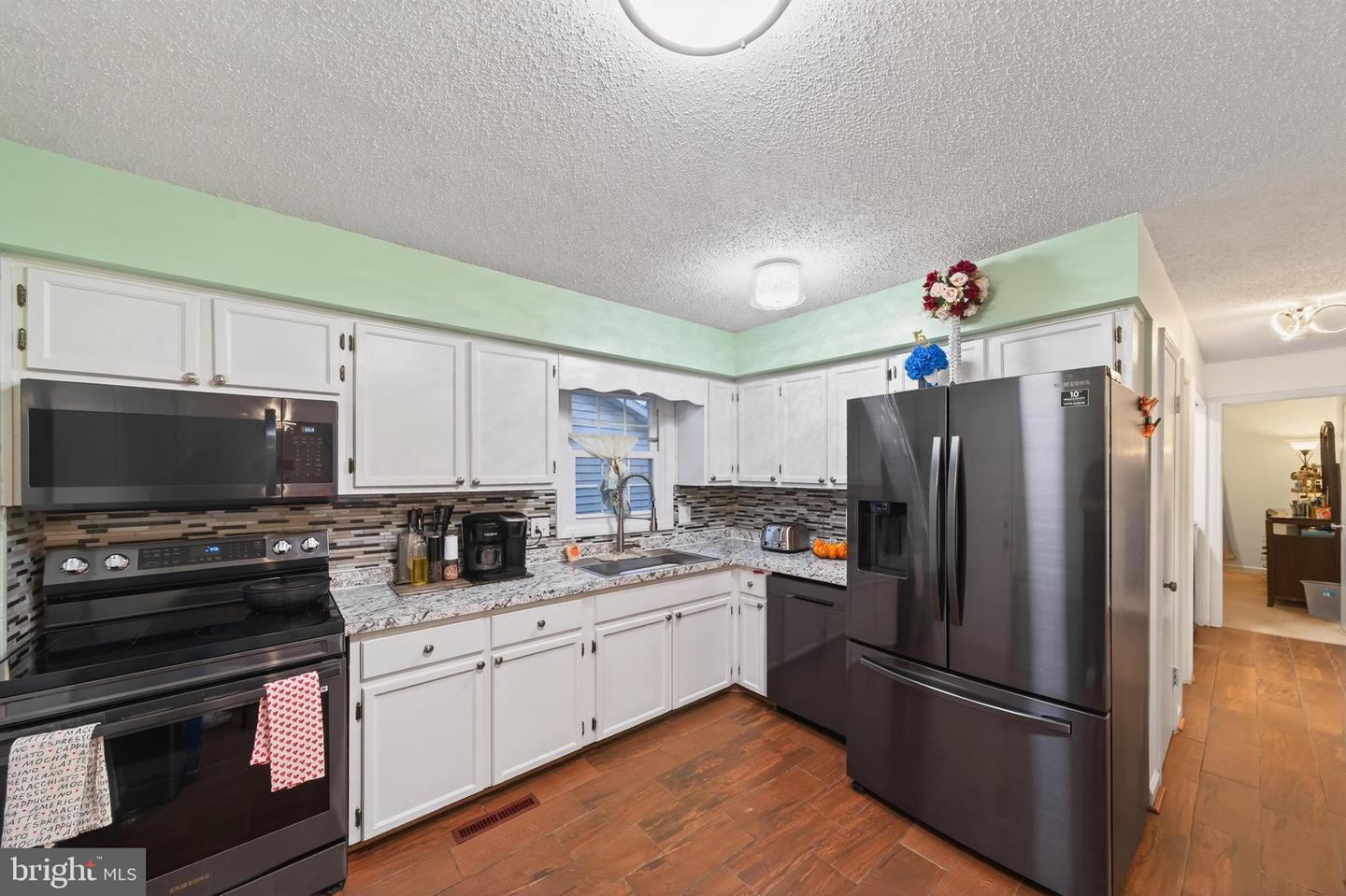 115 OAK VIEW DR SE, LEESBURG, Virginia 20175, 3 Bedrooms Bedrooms, ,2 BathroomsBathrooms,Residential,For sale,115 OAK VIEW DR SE,VALO2114874 MLS # VALO2114874