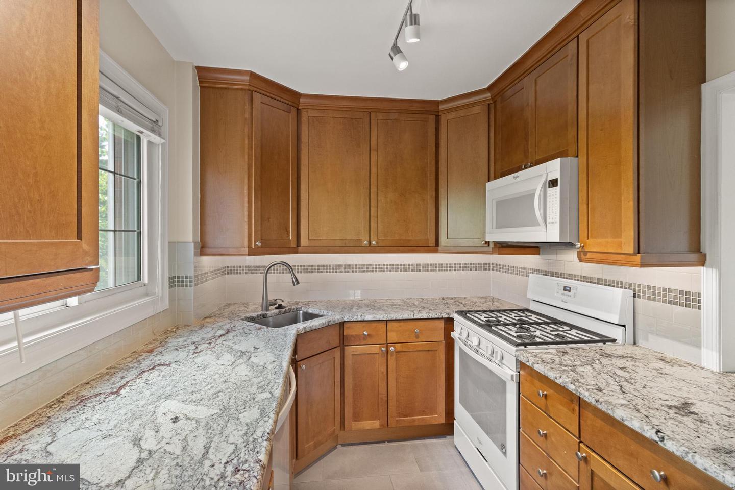 3282 MARTHA CUSTIS DR, ALEXANDRIA, Virginia 22302, 1 Bedroom Bedrooms, ,1 BathroomBathrooms,Residential,For sale,3282 MARTHA CUSTIS DR,VAAX2053636 MLS # VAAX2053636