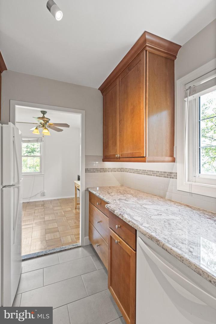 3282 MARTHA CUSTIS DR, ALEXANDRIA, Virginia 22302, 1 Bedroom Bedrooms, ,1 BathroomBathrooms,Residential,For sale,3282 MARTHA CUSTIS DR,VAAX2053636 MLS # VAAX2053636