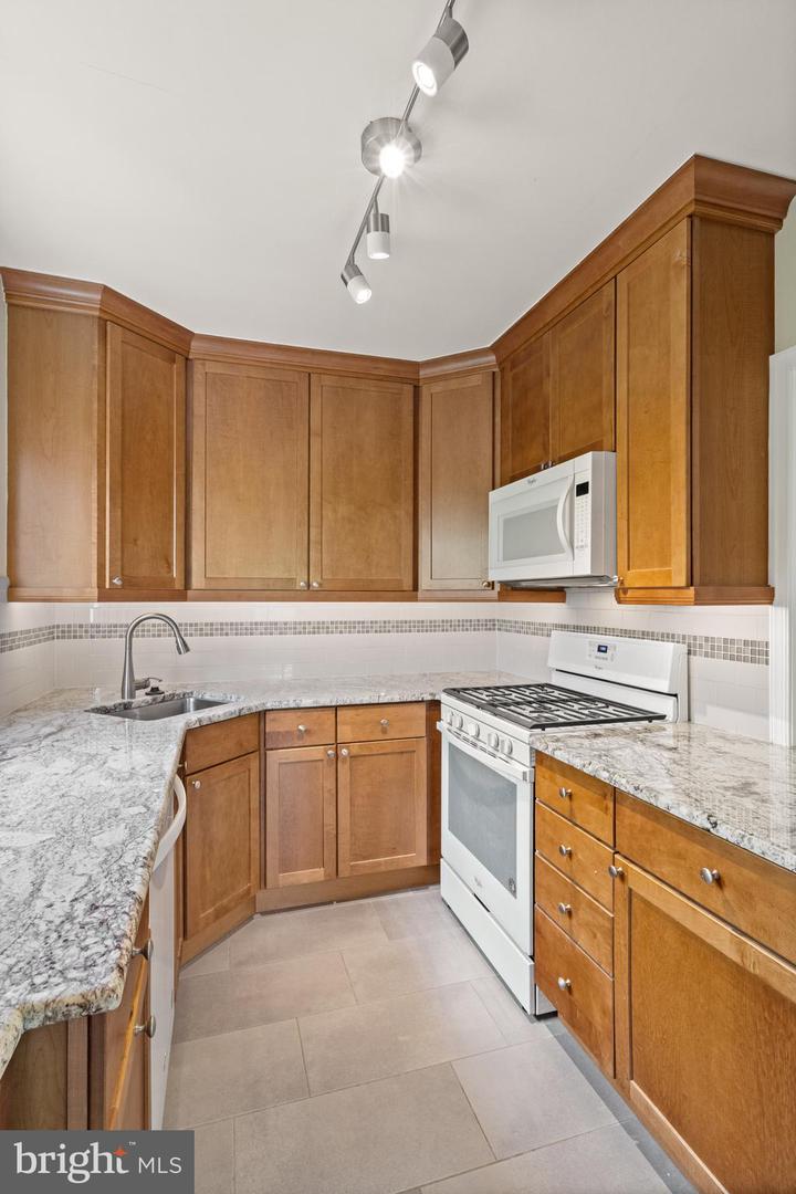 3282 MARTHA CUSTIS DR, ALEXANDRIA, Virginia 22302, 1 Bedroom Bedrooms, ,1 BathroomBathrooms,Residential,For sale,3282 MARTHA CUSTIS DR,VAAX2053636 MLS # VAAX2053636