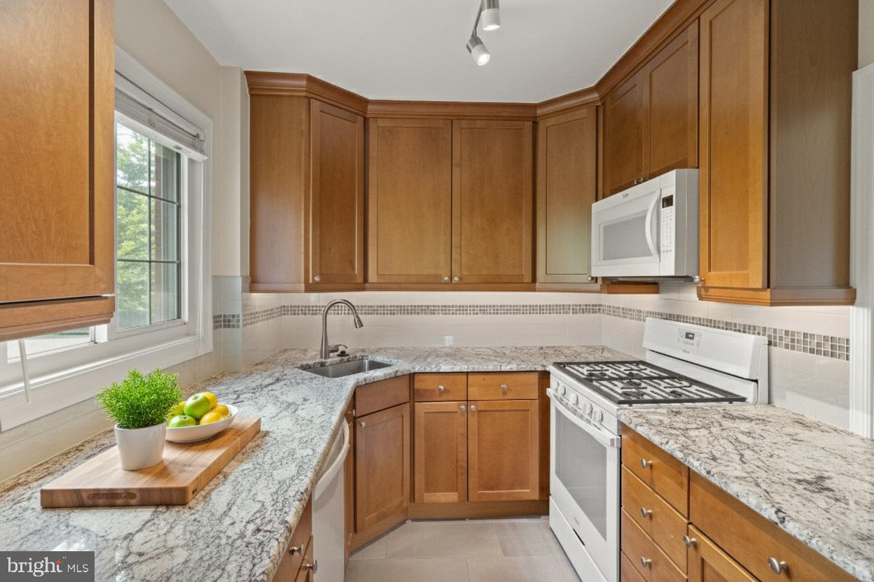 3282 MARTHA CUSTIS DR, ALEXANDRIA, Virginia 22302, 1 Bedroom Bedrooms, ,1 BathroomBathrooms,Residential,For sale,3282 MARTHA CUSTIS DR,VAAX2053636 MLS # VAAX2053636