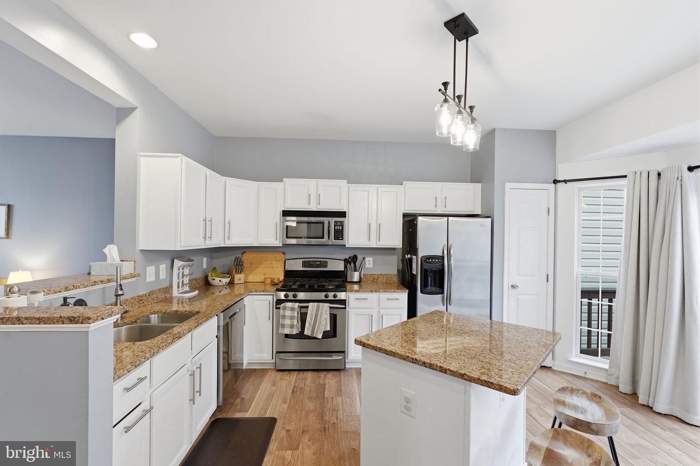 6992 MANAHOAC PL, GAINESVILLE, Virginia 20155, 3 Bedrooms Bedrooms, ,2 BathroomsBathrooms,Residential,For sale,6992 MANAHOAC PL,VAPW2111490 MLS # VAPW2111490