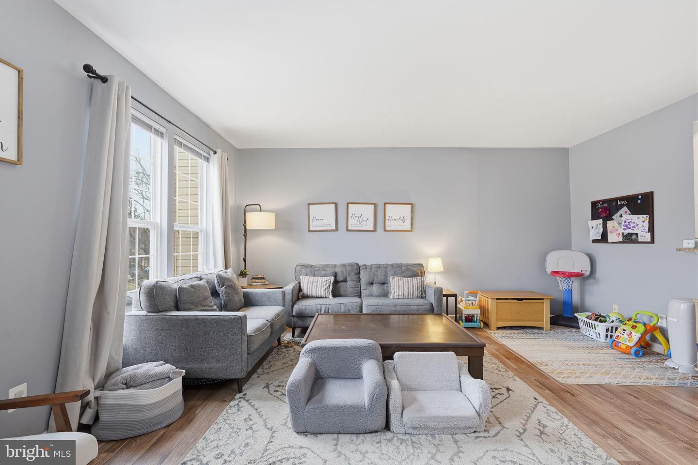 6992 MANAHOAC PL, GAINESVILLE, Virginia 20155, 3 Bedrooms Bedrooms, ,2 BathroomsBathrooms,Residential,For sale,6992 MANAHOAC PL,VAPW2111490 MLS # VAPW2111490