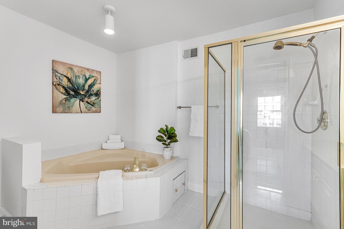 6241 CLARA EDWARD TER, ALEXANDRIA, Virginia 22310, 2 Bedrooms Bedrooms, ,2 BathroomsBathrooms,Residential,For sale,6241 CLARA EDWARD TER,VAFX2288198 MLS # VAFX2288198