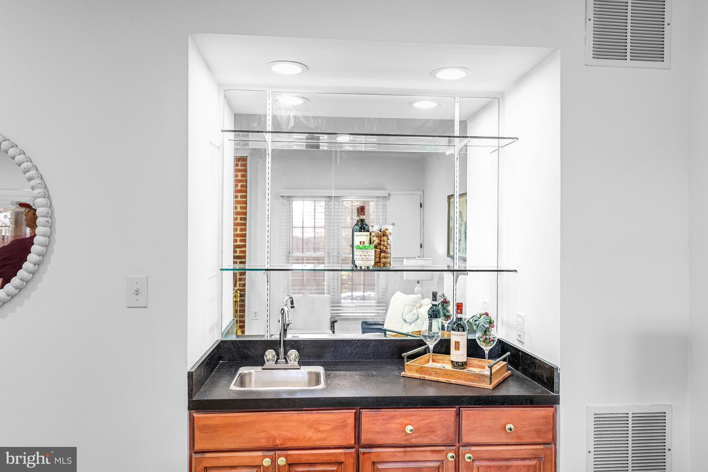 6241 CLARA EDWARD TER, ALEXANDRIA, Virginia 22310, 2 Bedrooms Bedrooms, ,2 BathroomsBathrooms,Residential,For sale,6241 CLARA EDWARD TER,VAFX2288198 MLS # VAFX2288198