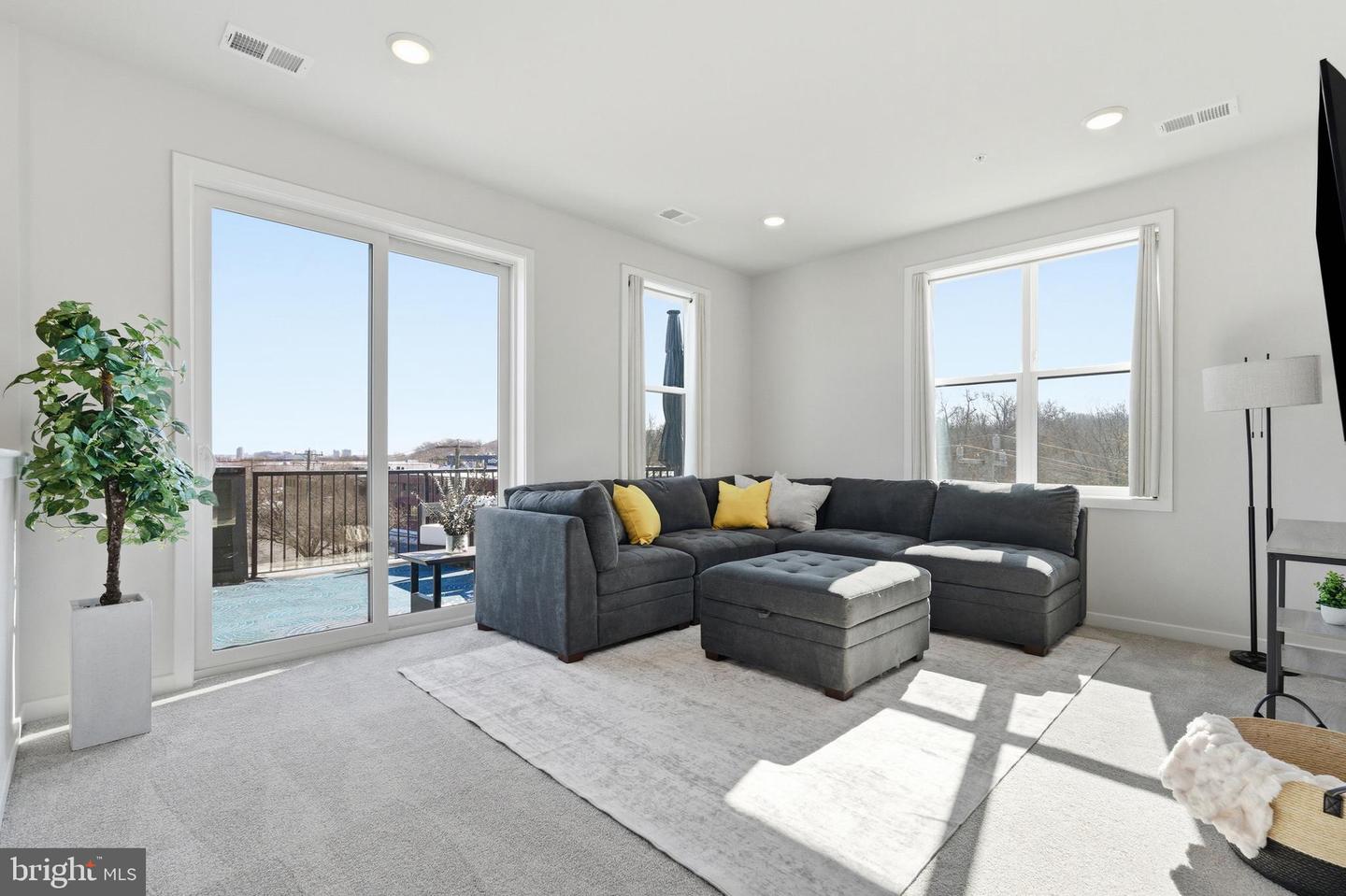 4901 EISENHOWER AVE, ALEXANDRIA, Virginia 22304, 3 Bedrooms Bedrooms, ,3 BathroomsBathrooms,Residential,For sale,4901 EISENHOWER AVE,VAAX2053736 MLS # VAAX2053736