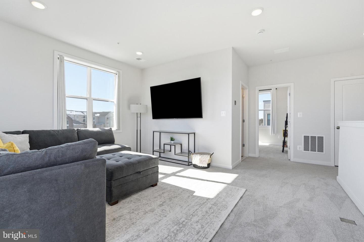 4901 EISENHOWER AVE, ALEXANDRIA, Virginia 22304, 3 Bedrooms Bedrooms, ,3 BathroomsBathrooms,Residential,For sale,4901 EISENHOWER AVE,VAAX2053736 MLS # VAAX2053736