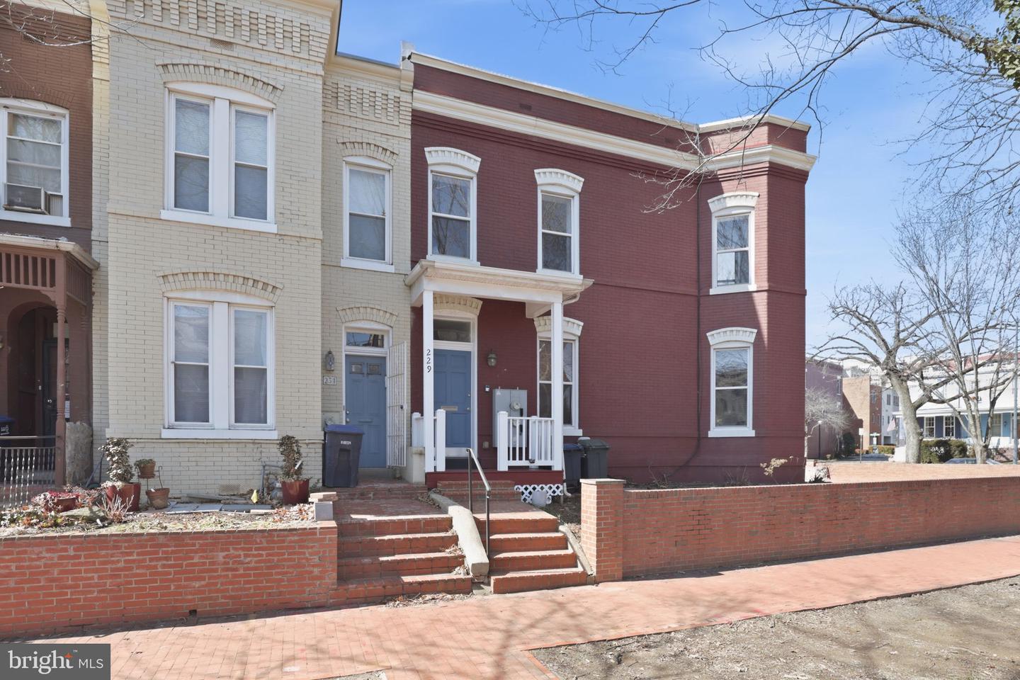 229 14TH ST SE #2, WASHINGTON, District Of Columbia 20003, 2 Bedrooms Bedrooms, ,2 BathroomsBathrooms,Residential,For sale,229 14TH ST SE #2,DCDC2244486 MLS # DCDC2244486