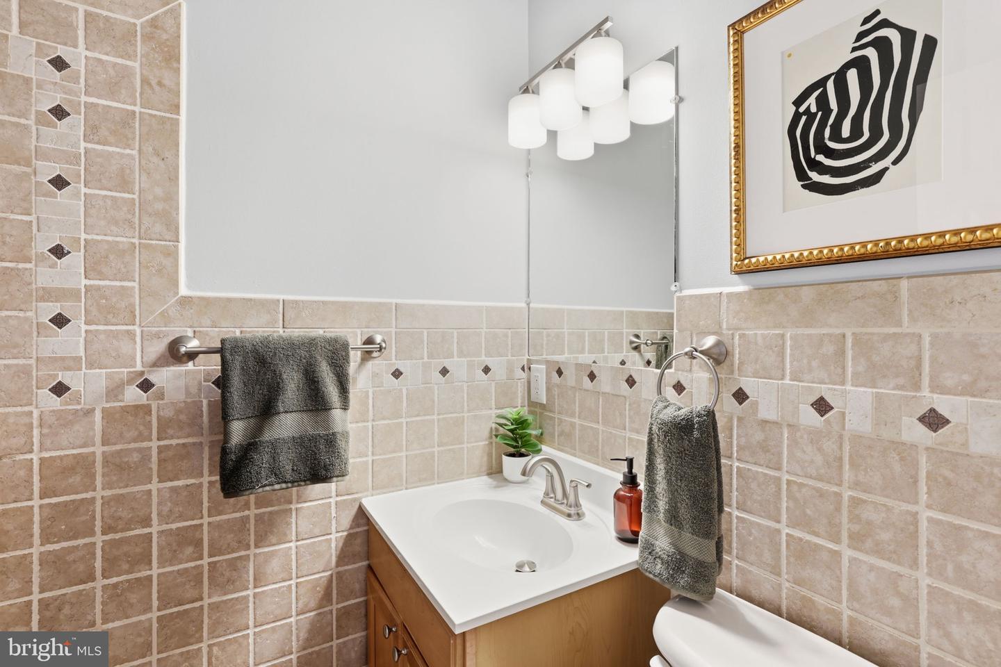 229 14TH ST SE #2, WASHINGTON, District Of Columbia 20003, 2 Bedrooms Bedrooms, ,2 BathroomsBathrooms,Residential,For sale,229 14TH ST SE #2,DCDC2244486 MLS # DCDC2244486