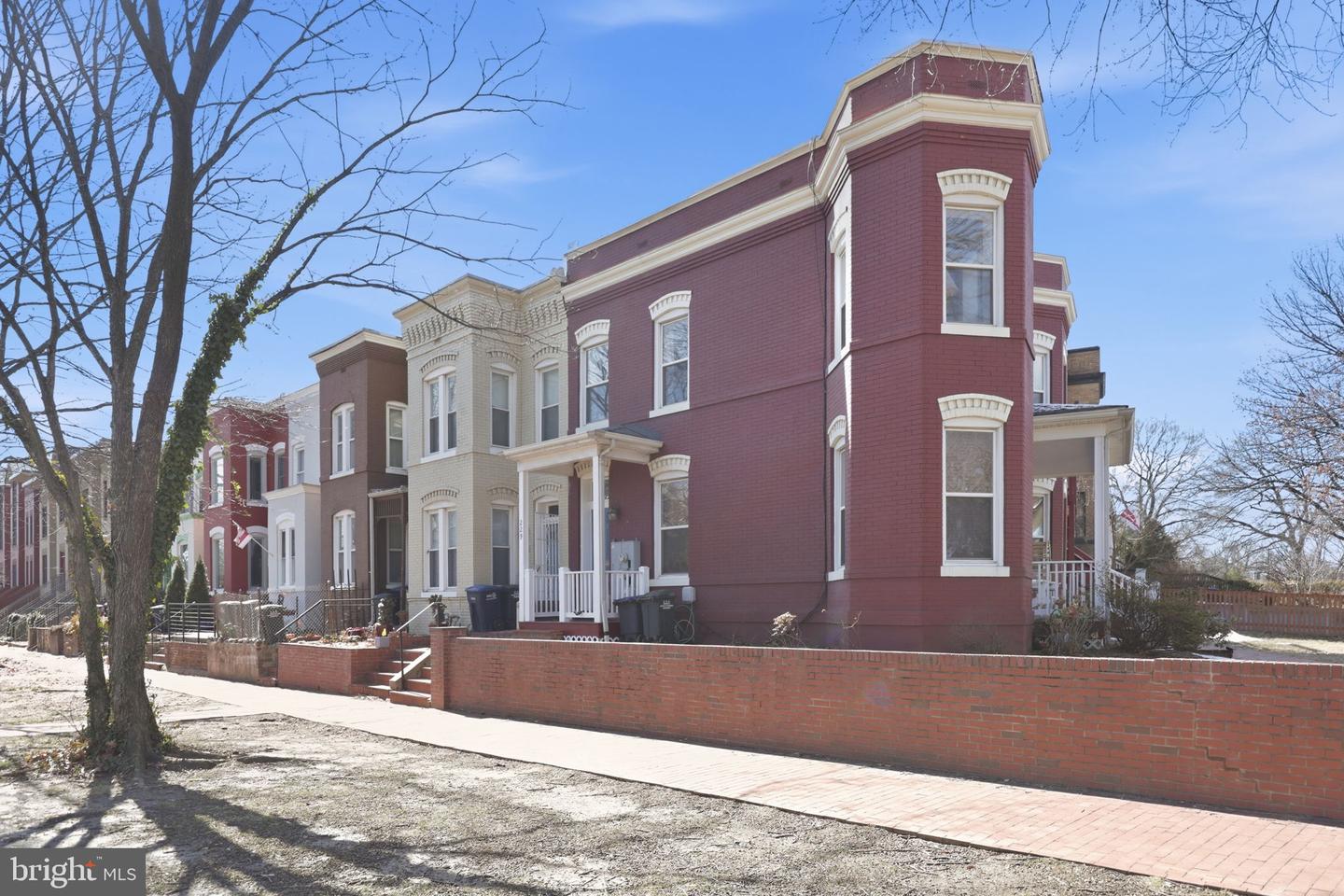 229 14TH ST SE #2, WASHINGTON, District Of Columbia 20003, 2 Bedrooms Bedrooms, ,2 BathroomsBathrooms,Residential,For sale,229 14TH ST SE #2,DCDC2244486 MLS # DCDC2244486