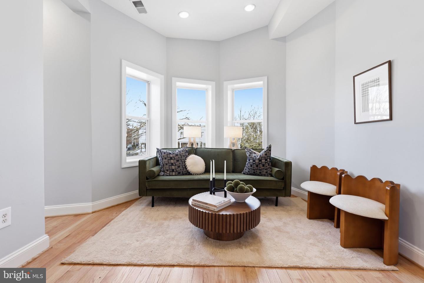 229 14TH ST SE #2, WASHINGTON, District Of Columbia 20003, 2 Bedrooms Bedrooms, ,2 BathroomsBathrooms,Residential,For sale,229 14TH ST SE #2,DCDC2244486 MLS # DCDC2244486