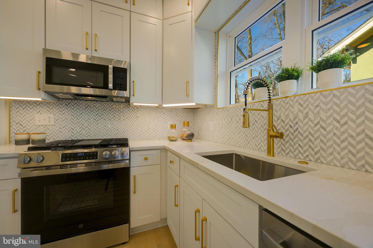 6614 EASTERN AVE NW, WASHINGTON, District Of Columbia 20012, 7 Bedrooms Bedrooms, ,4 BathroomsBathrooms,Residential,For sale,6614 EASTERN AVE NW,DCDC2244506 MLS # DCDC2244506