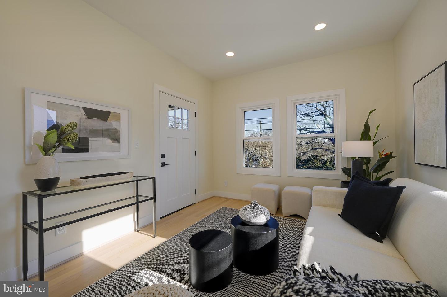 6614 EASTERN AVE NW, WASHINGTON, District Of Columbia 20012, 7 Bedrooms Bedrooms, ,4 BathroomsBathrooms,Residential,For sale,6614 EASTERN AVE NW,DCDC2244506 MLS # DCDC2244506