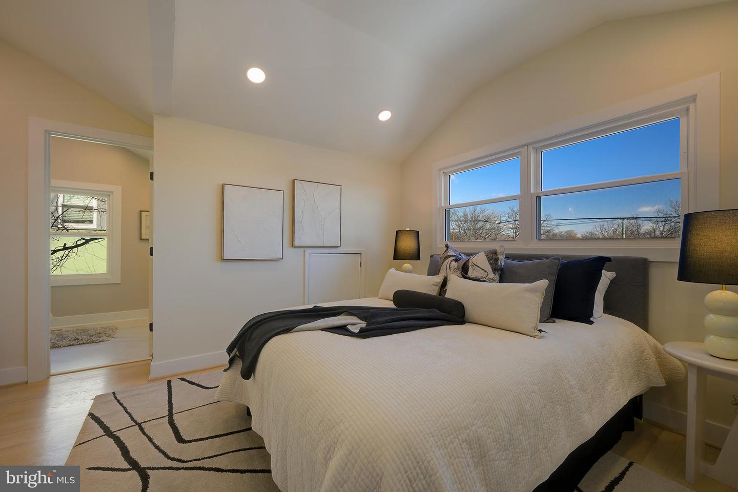 6614 EASTERN AVE NW, WASHINGTON, District Of Columbia 20012, 7 Bedrooms Bedrooms, ,4 BathroomsBathrooms,Residential,For sale,6614 EASTERN AVE NW,DCDC2244506 MLS # DCDC2244506