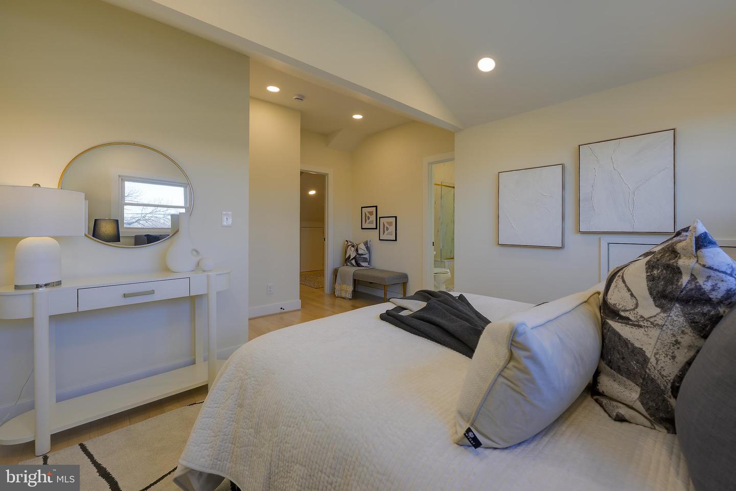 6614 EASTERN AVE NW, WASHINGTON, District Of Columbia 20012, 7 Bedrooms Bedrooms, ,4 BathroomsBathrooms,Residential,For sale,6614 EASTERN AVE NW,DCDC2244506 MLS # DCDC2244506