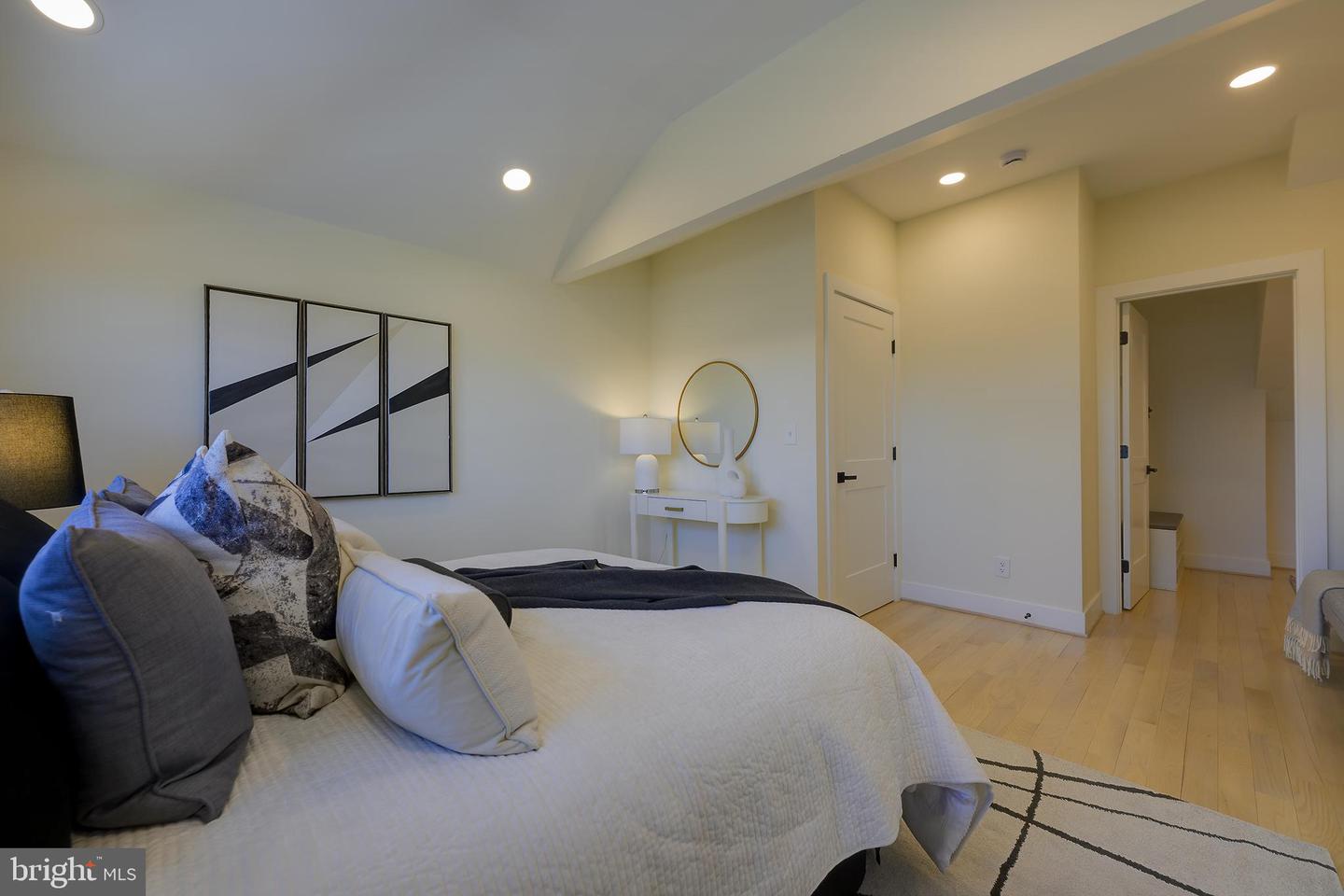 6614 EASTERN AVE NW, WASHINGTON, District Of Columbia 20012, 7 Bedrooms Bedrooms, ,4 BathroomsBathrooms,Residential,For sale,6614 EASTERN AVE NW,DCDC2244506 MLS # DCDC2244506