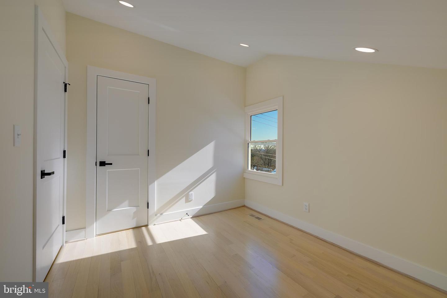 6614 EASTERN AVE NW, WASHINGTON, District Of Columbia 20012, 7 Bedrooms Bedrooms, ,4 BathroomsBathrooms,Residential,For sale,6614 EASTERN AVE NW,DCDC2244506 MLS # DCDC2244506