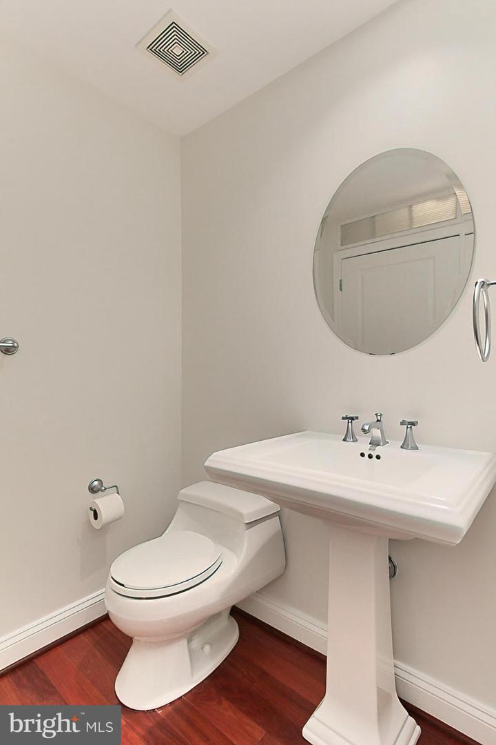 513 W BROAD ST #711, FALLS CHURCH, Virginia 22046, 1 Bedroom Bedrooms, ,1 BathroomBathrooms,Residential,For sale,513 W BROAD ST #711,VAFA2003554 MLS # VAFA2003554