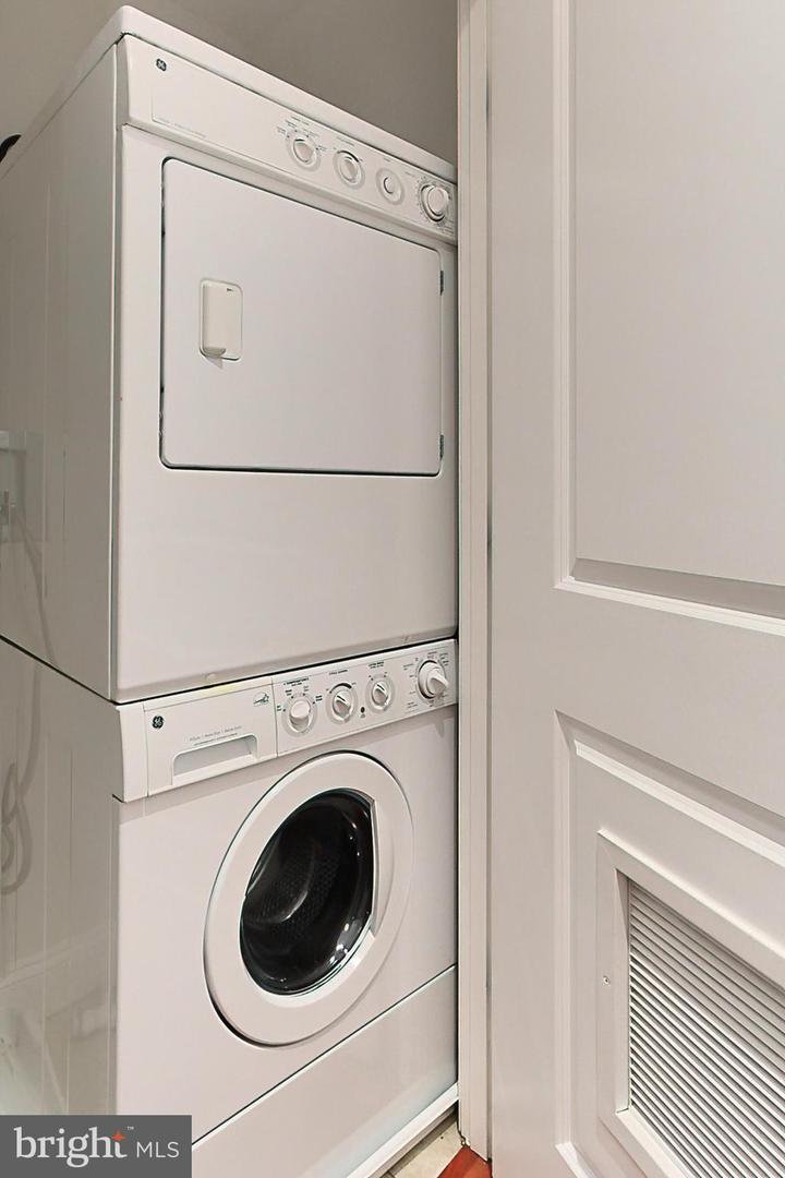 513 W BROAD ST #711, FALLS CHURCH, Virginia 22046, 1 Bedroom Bedrooms, ,1 BathroomBathrooms,Residential,For sale,513 W BROAD ST #711,VAFA2003554 MLS # VAFA2003554