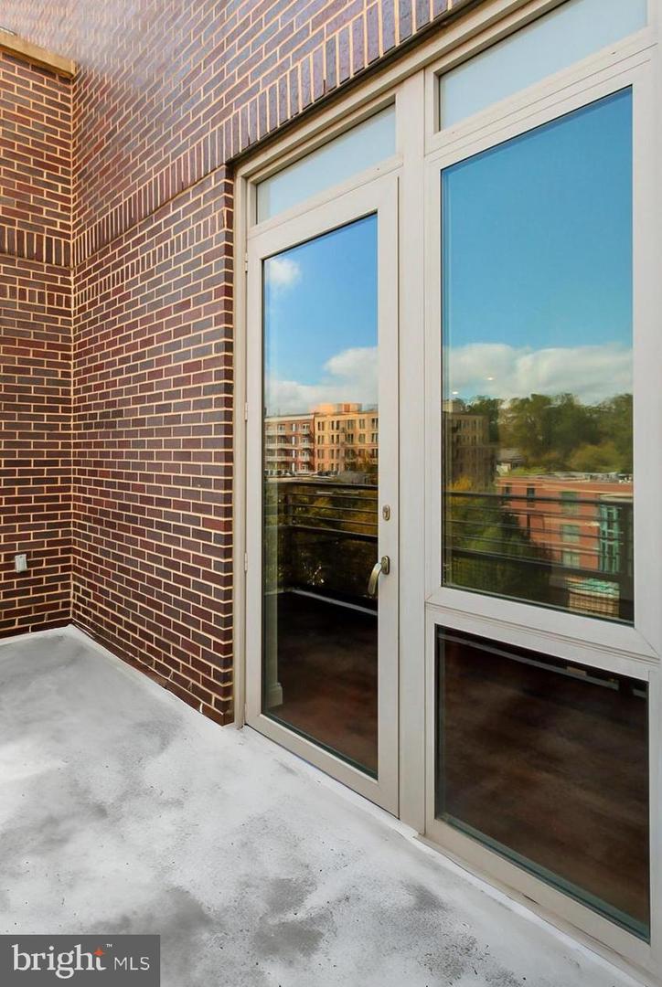 513 W BROAD ST #711, FALLS CHURCH, Virginia 22046, 1 Bedroom Bedrooms, ,1 BathroomBathrooms,Residential,For sale,513 W BROAD ST #711,VAFA2003554 MLS # VAFA2003554