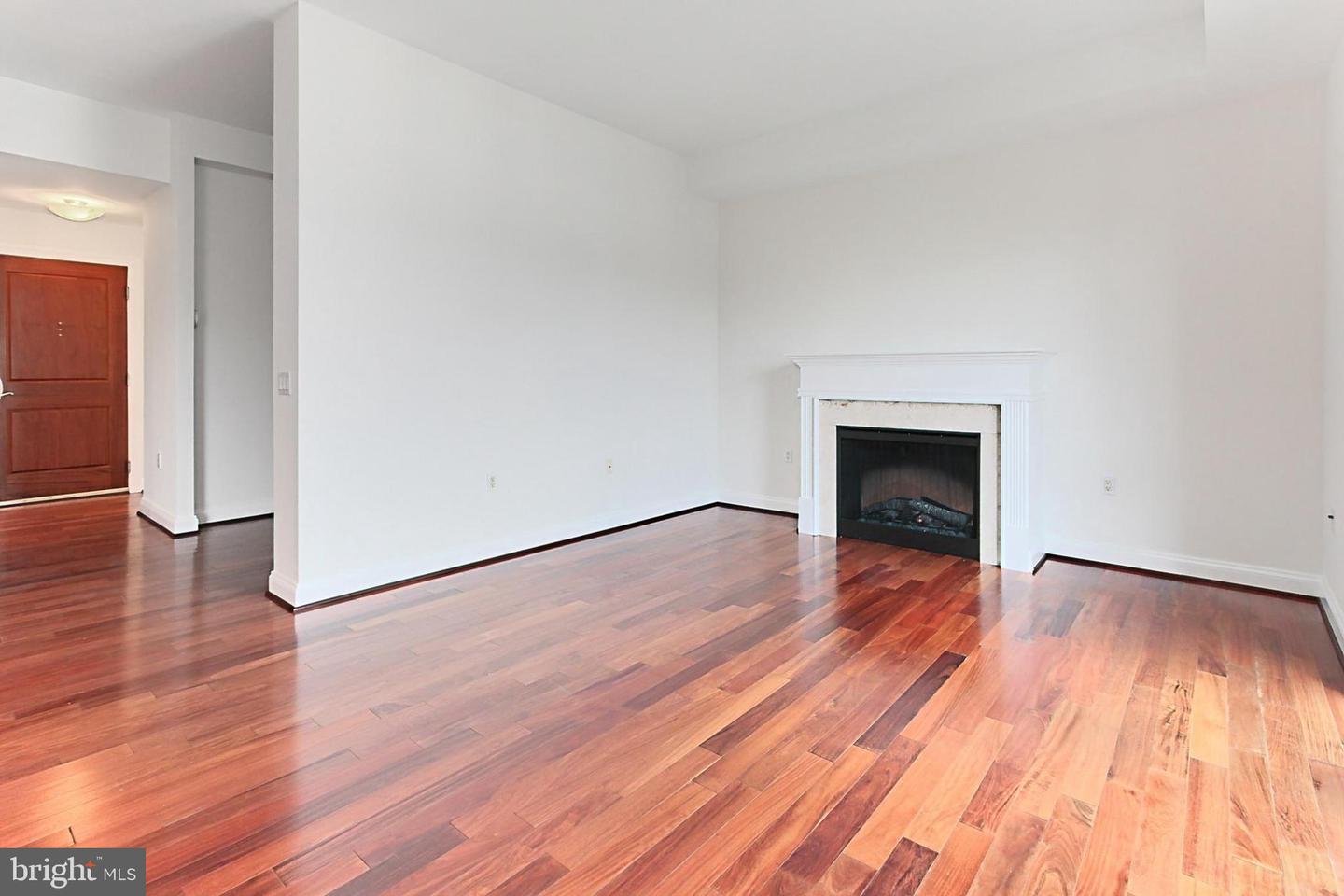 513 W BROAD ST #711, FALLS CHURCH, Virginia 22046, 1 Bedroom Bedrooms, ,1 BathroomBathrooms,Residential,For sale,513 W BROAD ST #711,VAFA2003554 MLS # VAFA2003554