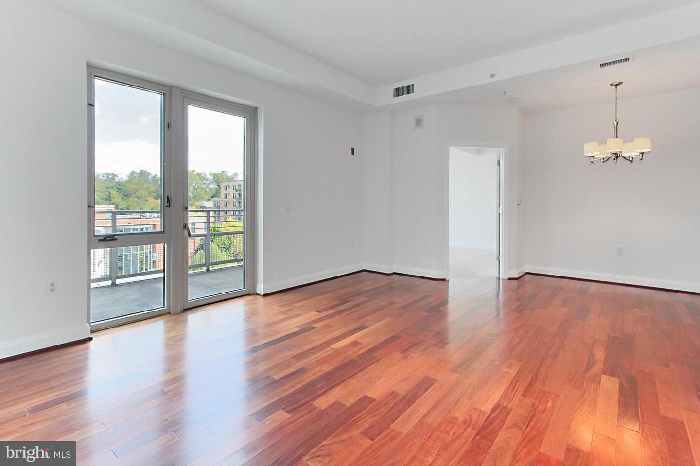 513 W BROAD ST #711, FALLS CHURCH, Virginia 22046, 1 Bedroom Bedrooms, ,1 BathroomBathrooms,Residential,For sale,513 W BROAD ST #711,VAFA2003554 MLS # VAFA2003554