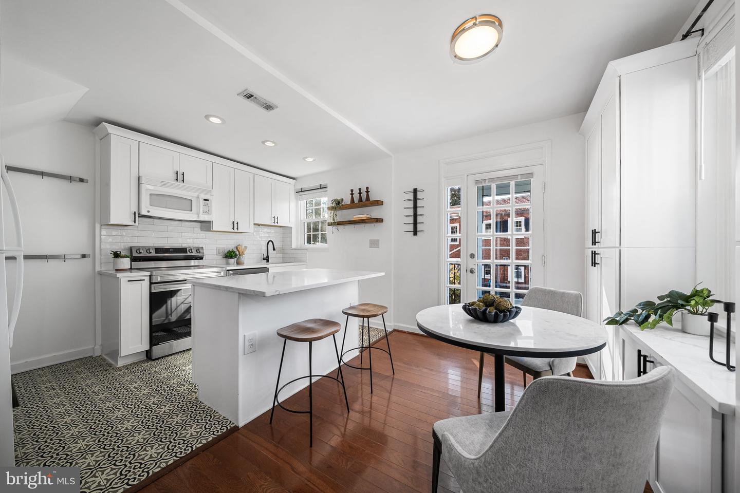 4829 28TH ST S #A, ARLINGTON, Virginia 22206, 2 Bedrooms Bedrooms, ,2 BathroomsBathrooms,Residential,For sale,4829 28TH ST S #A,VAAR2068474 MLS # VAAR2068474