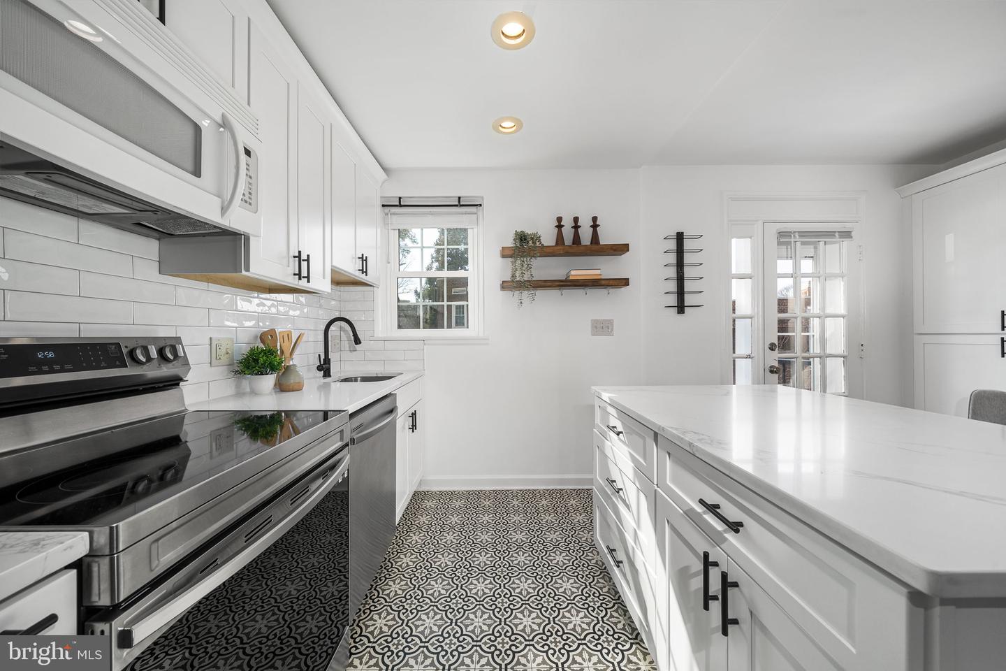 4829 28TH ST S #A, ARLINGTON, Virginia 22206, 2 Bedrooms Bedrooms, ,2 BathroomsBathrooms,Residential,For sale,4829 28TH ST S #A,VAAR2068474 MLS # VAAR2068474