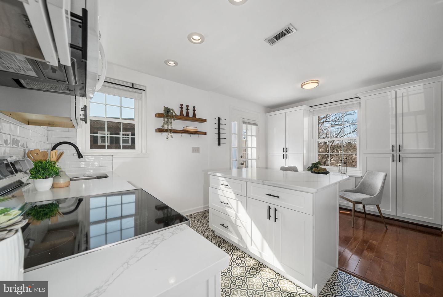 4829 28TH ST S #A, ARLINGTON, Virginia 22206, 2 Bedrooms Bedrooms, ,2 BathroomsBathrooms,Residential,For sale,4829 28TH ST S #A,VAAR2068474 MLS # VAAR2068474